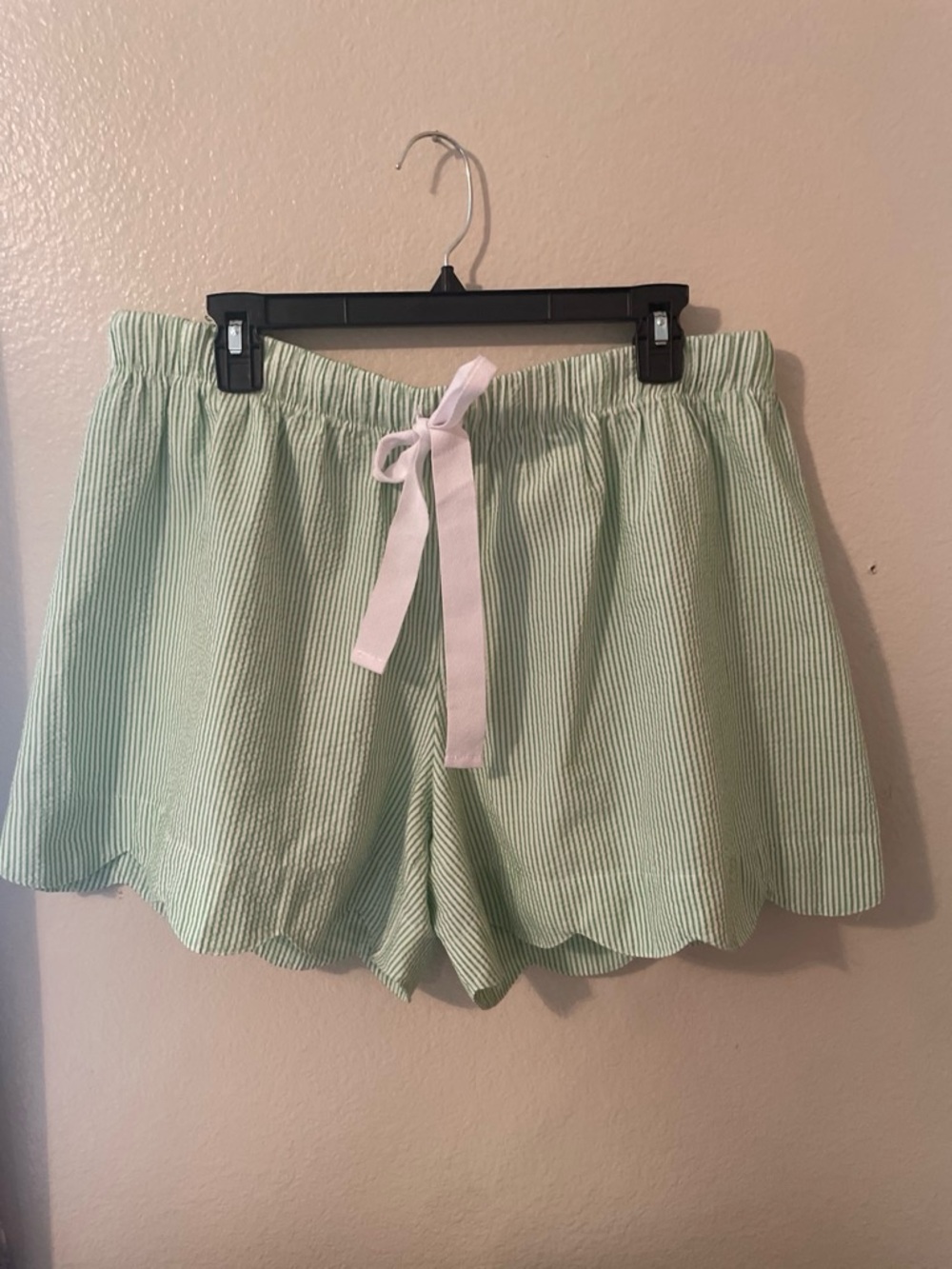 Women’s Lightweight Seersucker Lounge Shorts in Mint